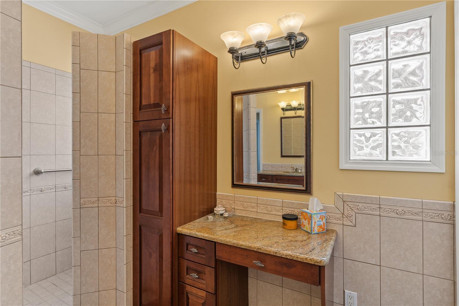 THAT PART OF SW1/2 OF NW1/4 OF NW1/4 LYING W OF SR - Residential