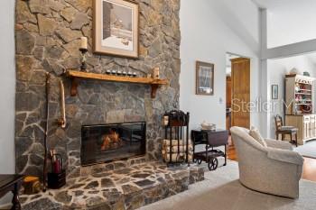 THAT PART OF SW1/2 OF NW1/4 OF NW1/4 LYING W OF SR - Residential