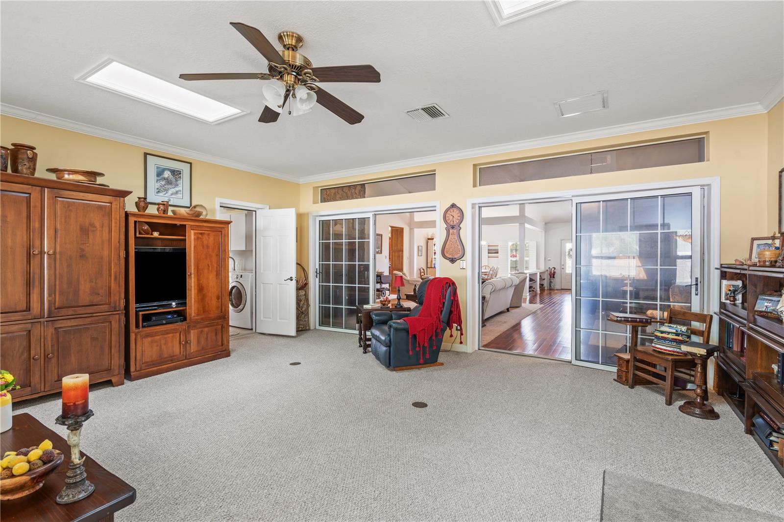 THAT PART OF SW1/2 OF NW1/4 OF NW1/4 LYING W OF SR - Residential