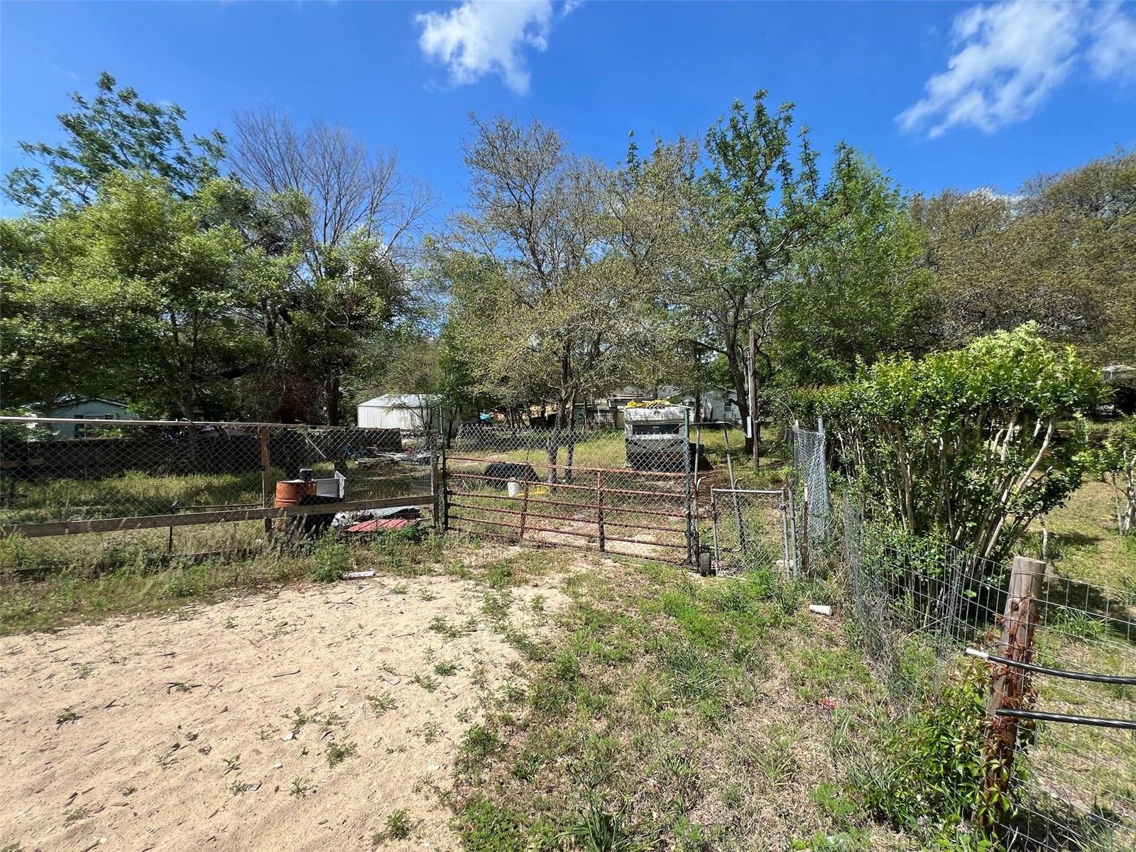 Take advantage of this .23-acre lot in Umatilla—priced to sell and ready for your next project! Whether you’re looking to build a single-family home, a rental property, or just want a peaceful spot to retreat to, this lot offers the opportunity. Convenient location near local amenities and outdoor recreation. This one won’t last long, so act fast!