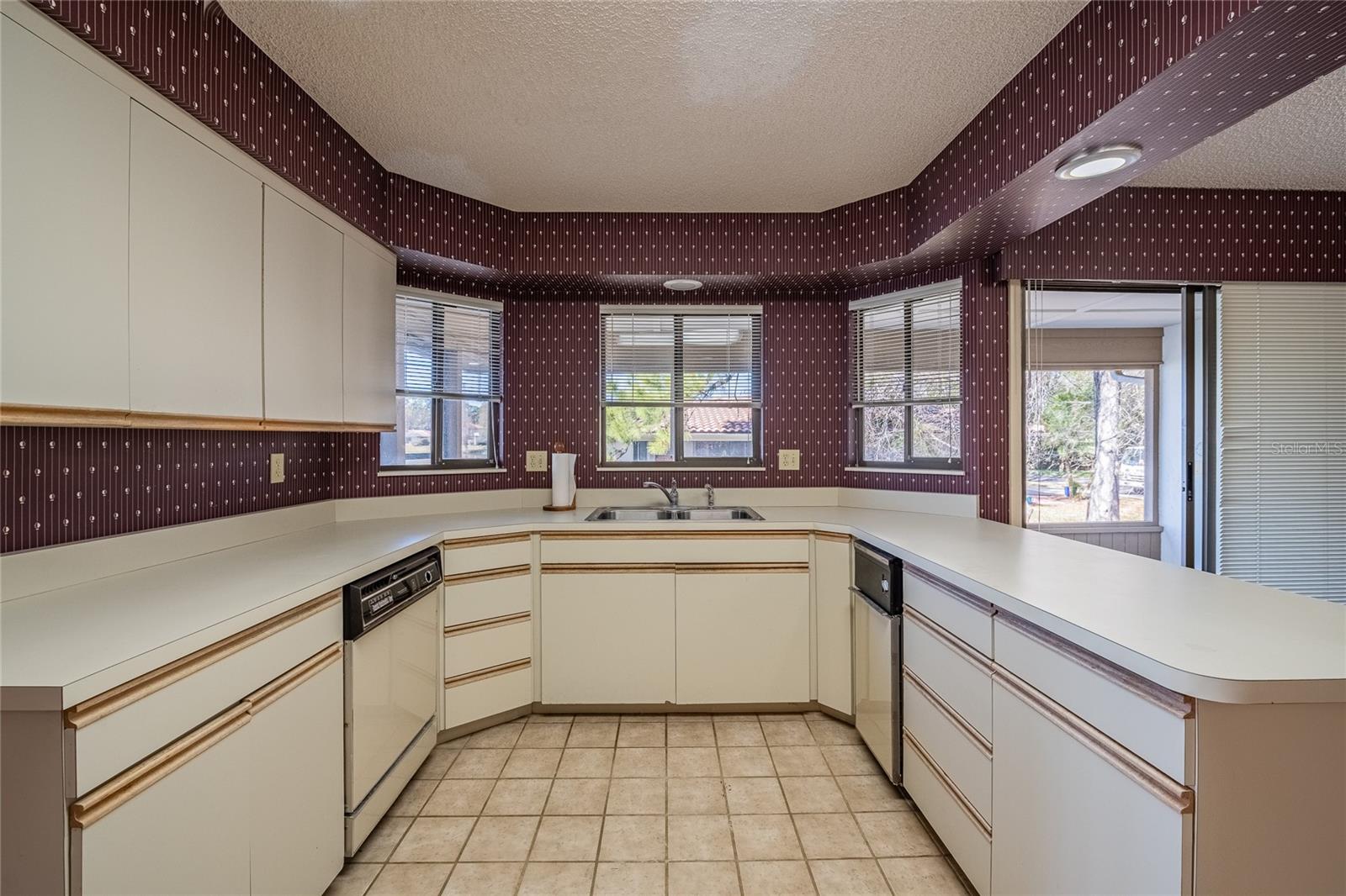 CANYON LAKE VILLAS - Residential