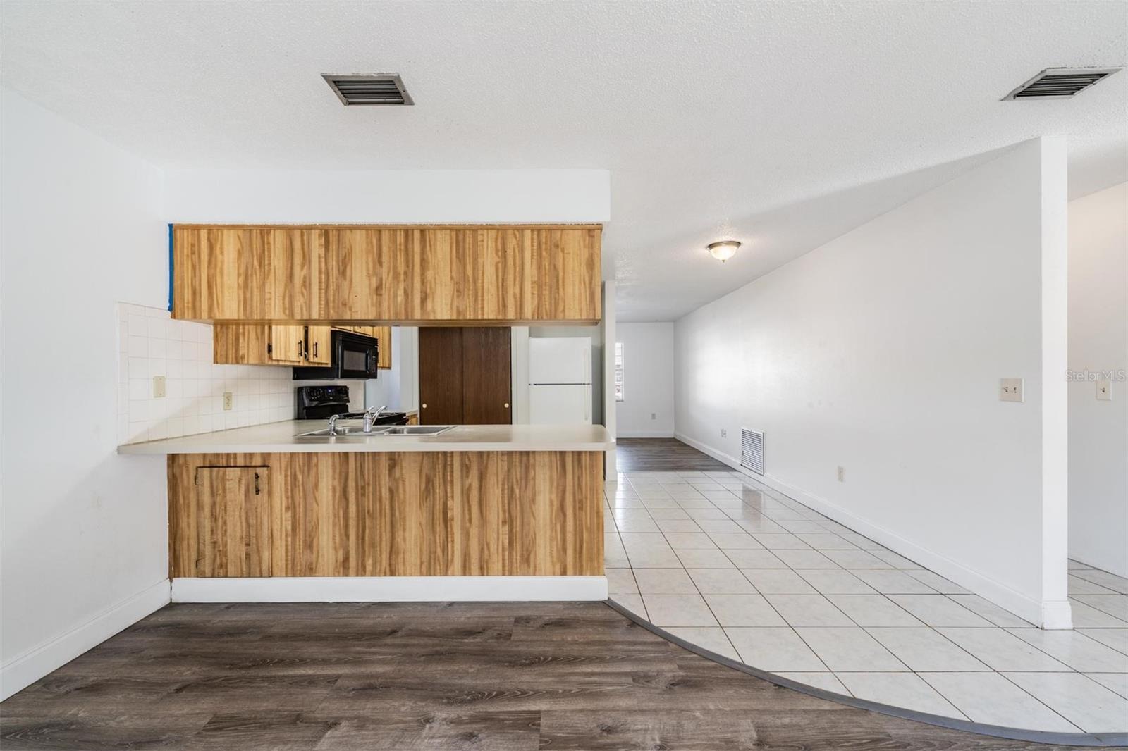 HILLANDALE UNIT 4 - Residential