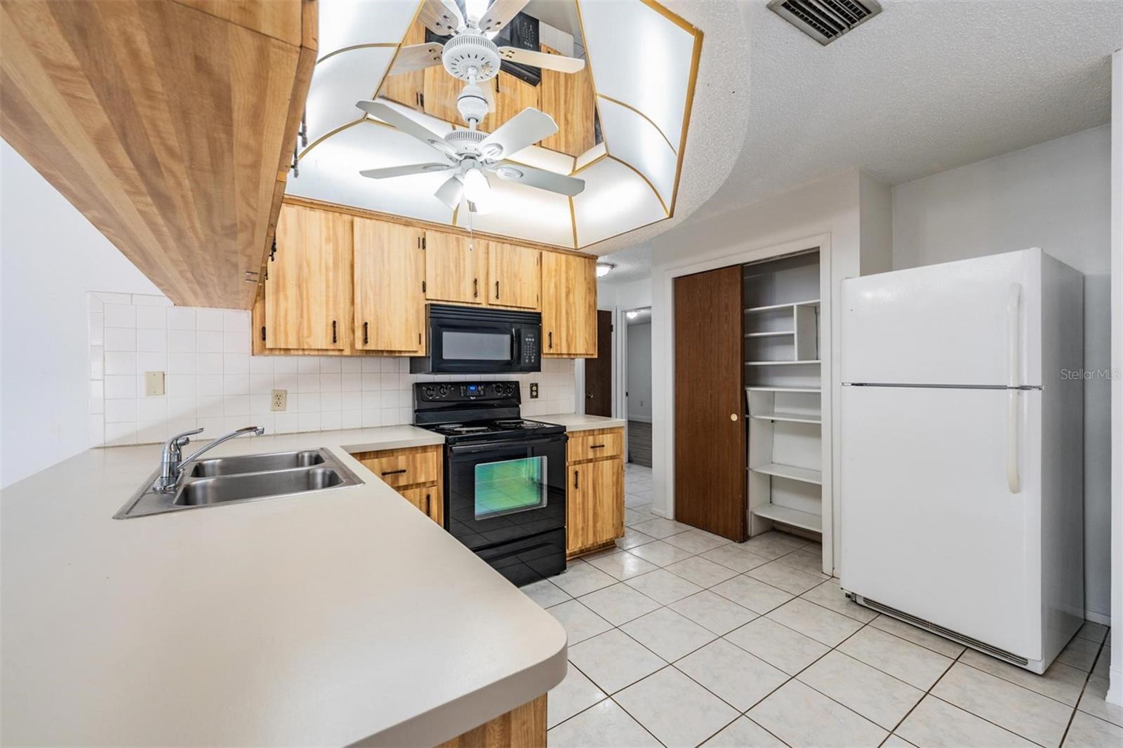 HILLANDALE UNIT 4 - Residential