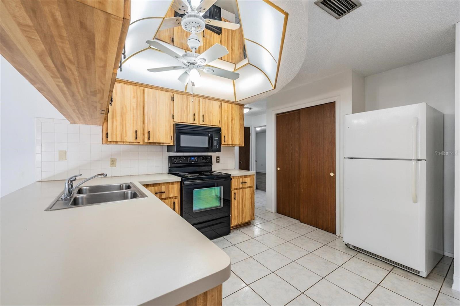 HILLANDALE UNIT 4 - Residential