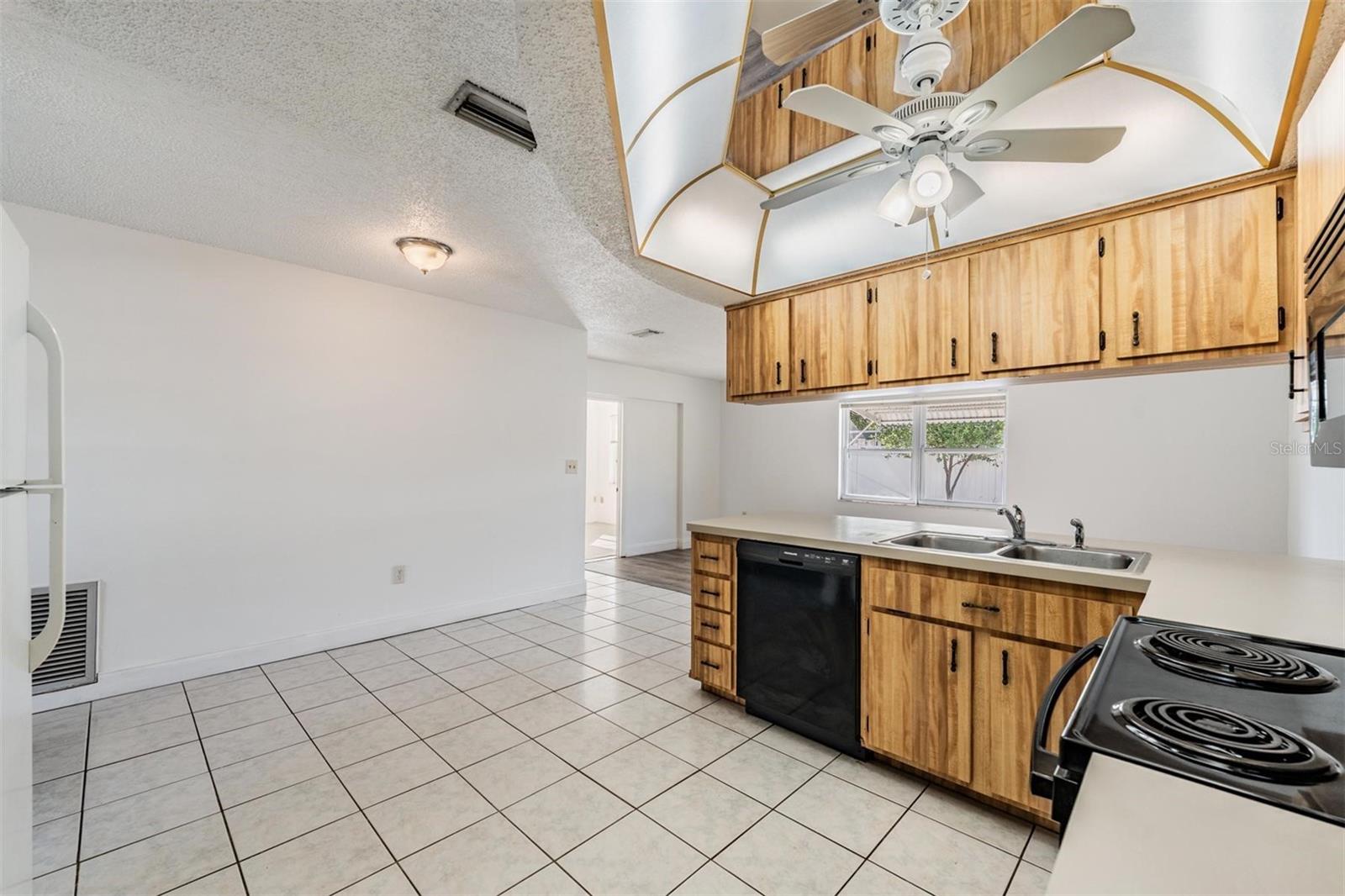 HILLANDALE UNIT 4 - Residential