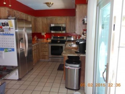 A home in LAKELAND