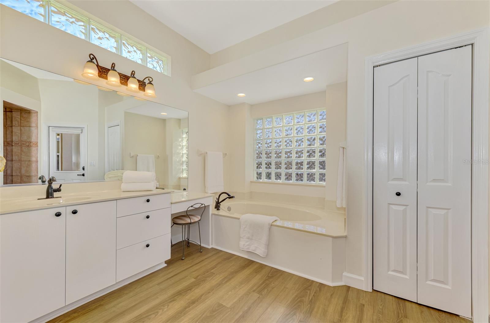 LAUREL OAK ESTATES SEC 11 - Residential