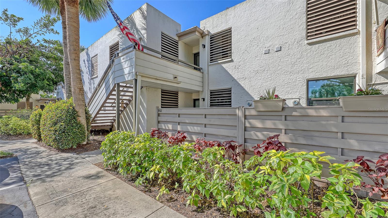 811 OAK DRIVE 811
