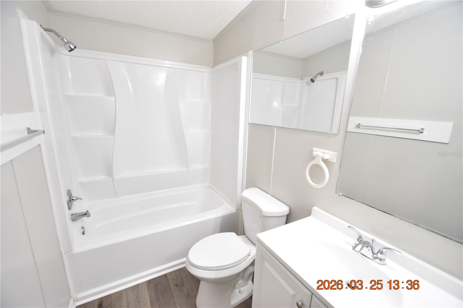 GIBSONS ARTESIAN LANDS SECTIO - Residential Lease