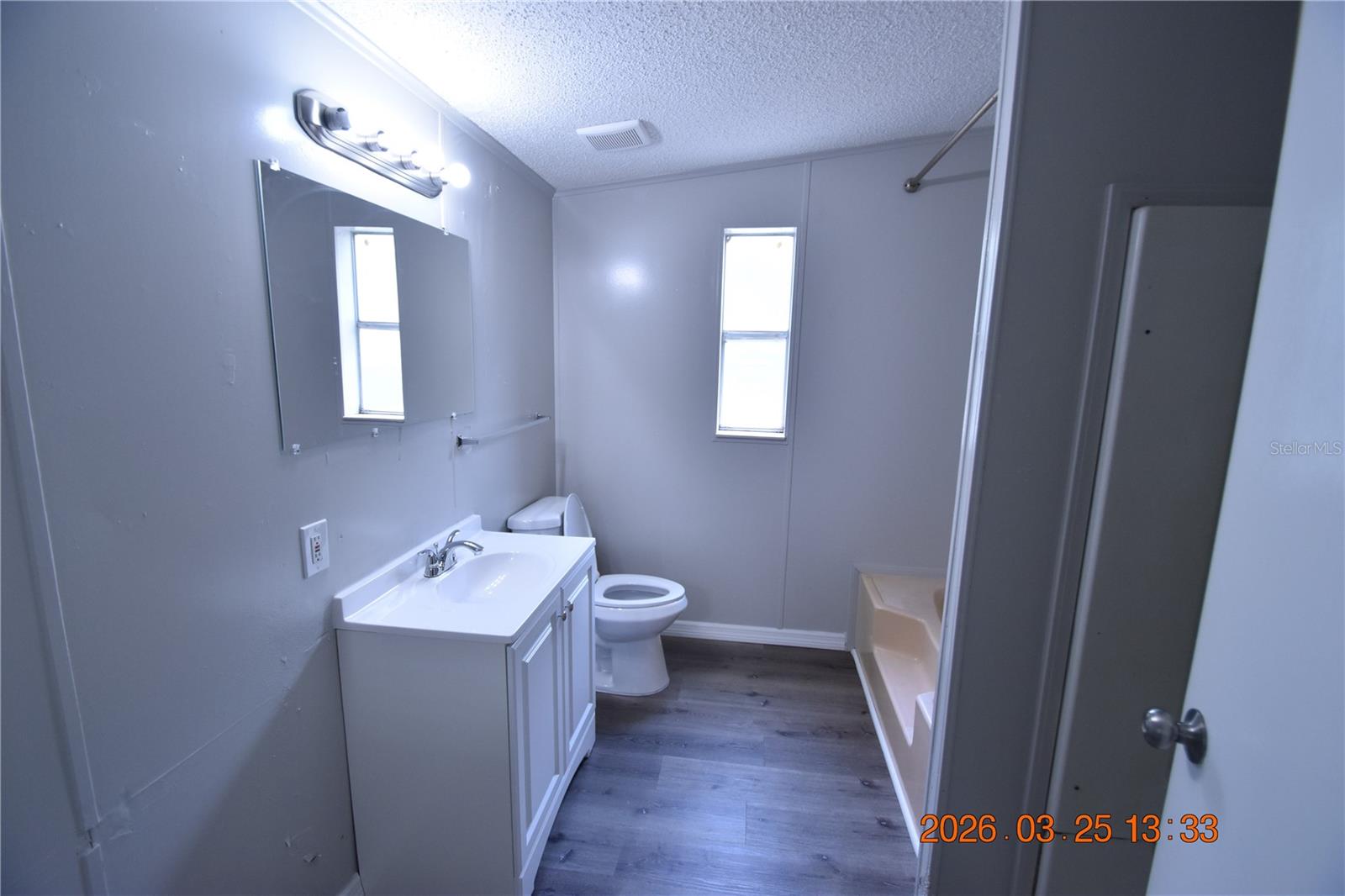 GIBSONS ARTESIAN LANDS SECTIO - Residential Lease