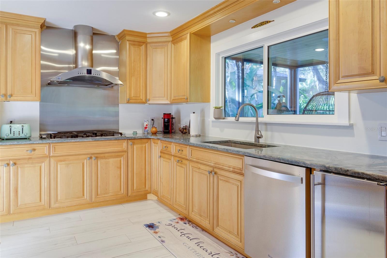 MONTICELLO PARK - Residential Lease