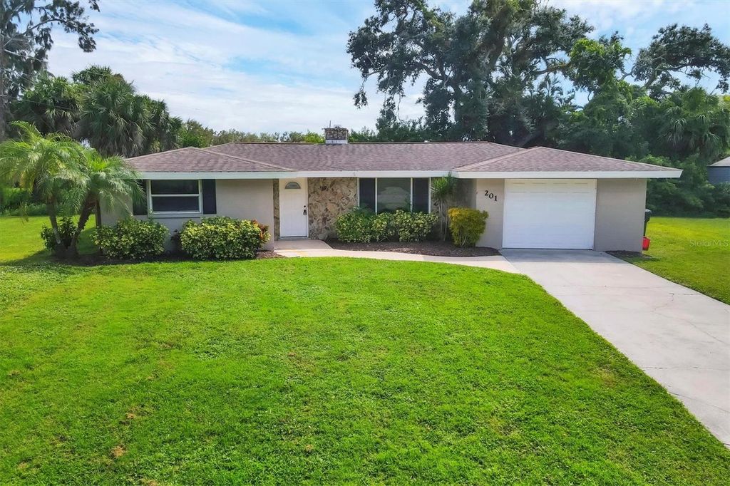 Photo of 201 Dragon Road, Venice, FL 34293 (MLS # A4667562)
