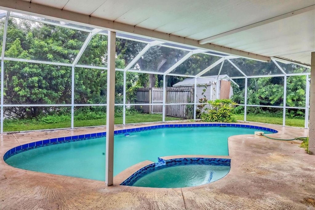 Photo of 201 Dragon Road, Venice, FL 34293 (MLS # A4667562)
