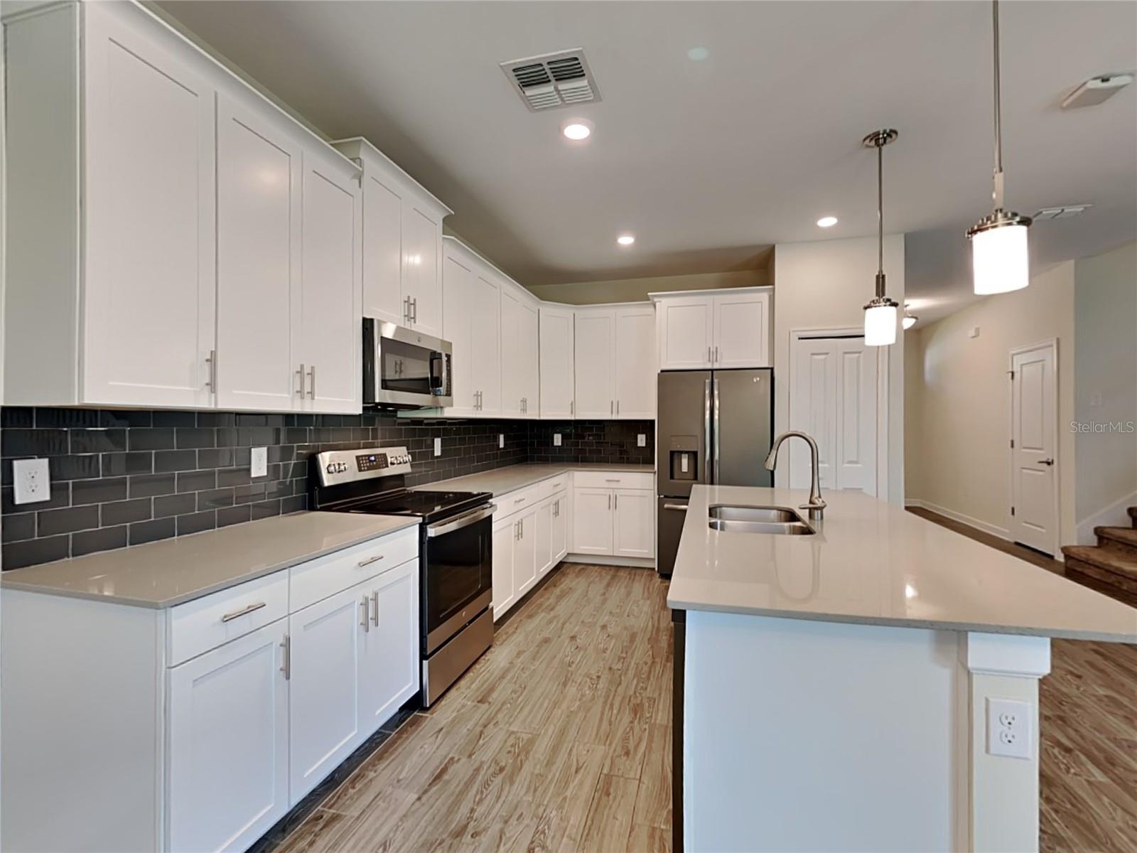 DRAYTON-PRESTON WOODS/PROVIDEN - Residential Lease