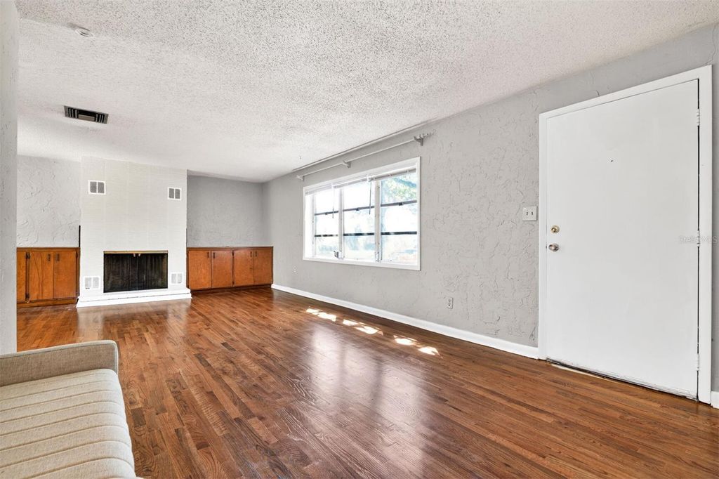 Photo of 914 NE 11th Avenue, Gainesville, FL 32601 (MLS # GC538925)