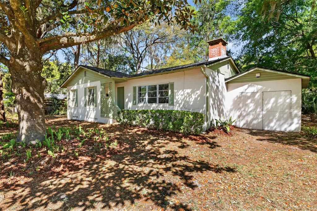 Photo of 914 NE 11th Avenue, Gainesville, FL 32601 (MLS # GC538925)