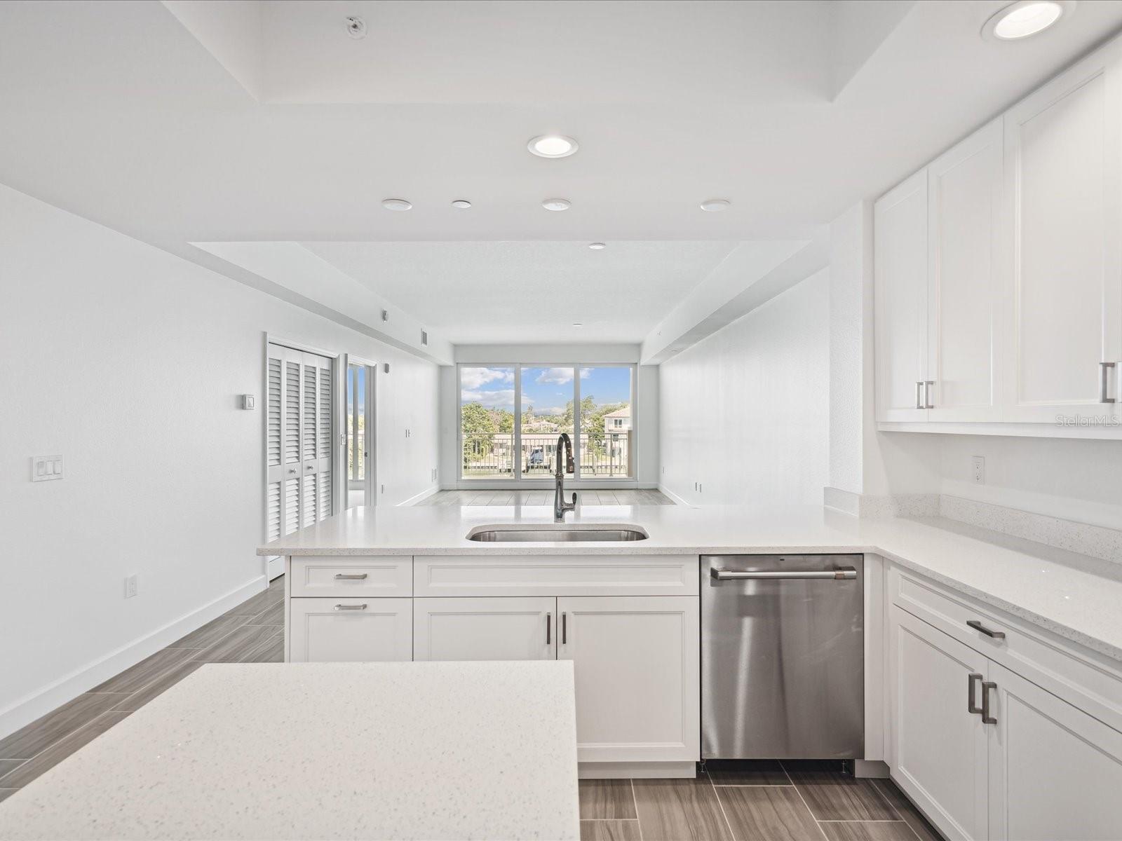 125 ISLAND WAY 304