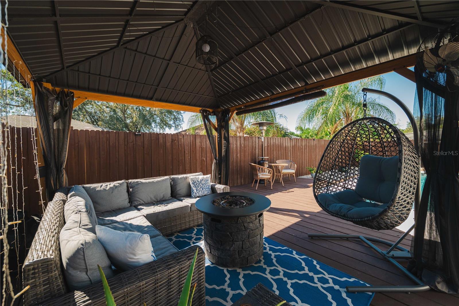 SUMMER LAKES - Residential