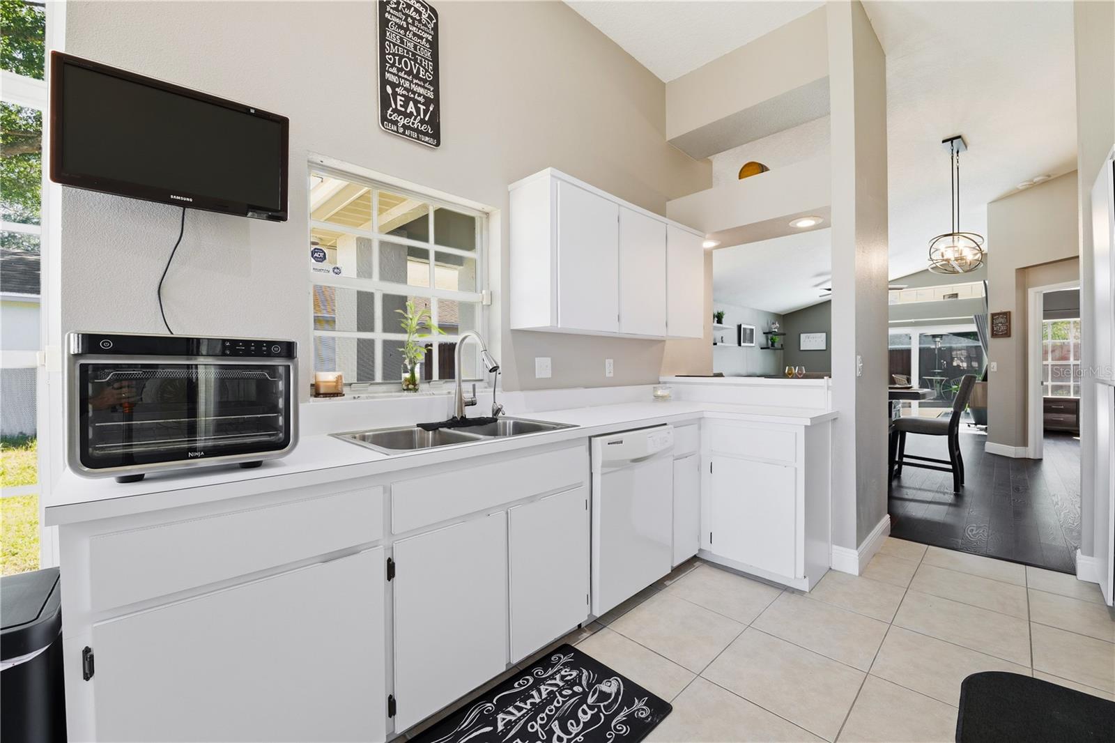 SUMMER LAKES - Residential