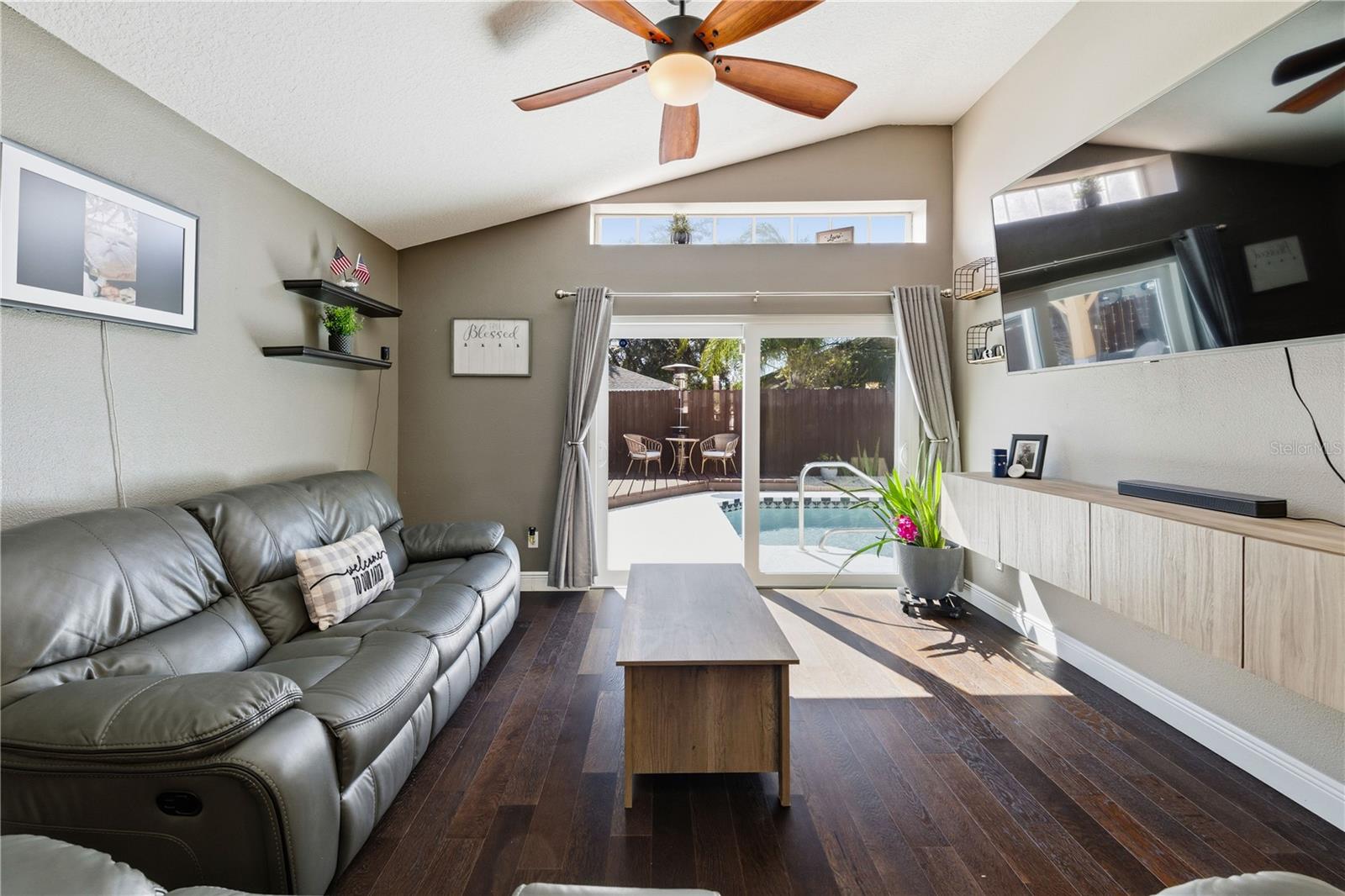 SUMMER LAKES - Residential