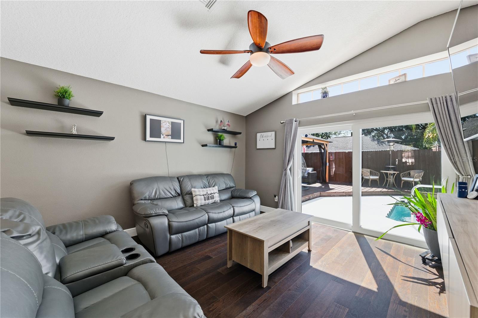 SUMMER LAKES - Residential