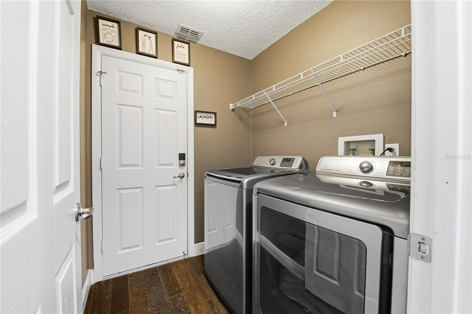 SUMMER LAKES - Residential