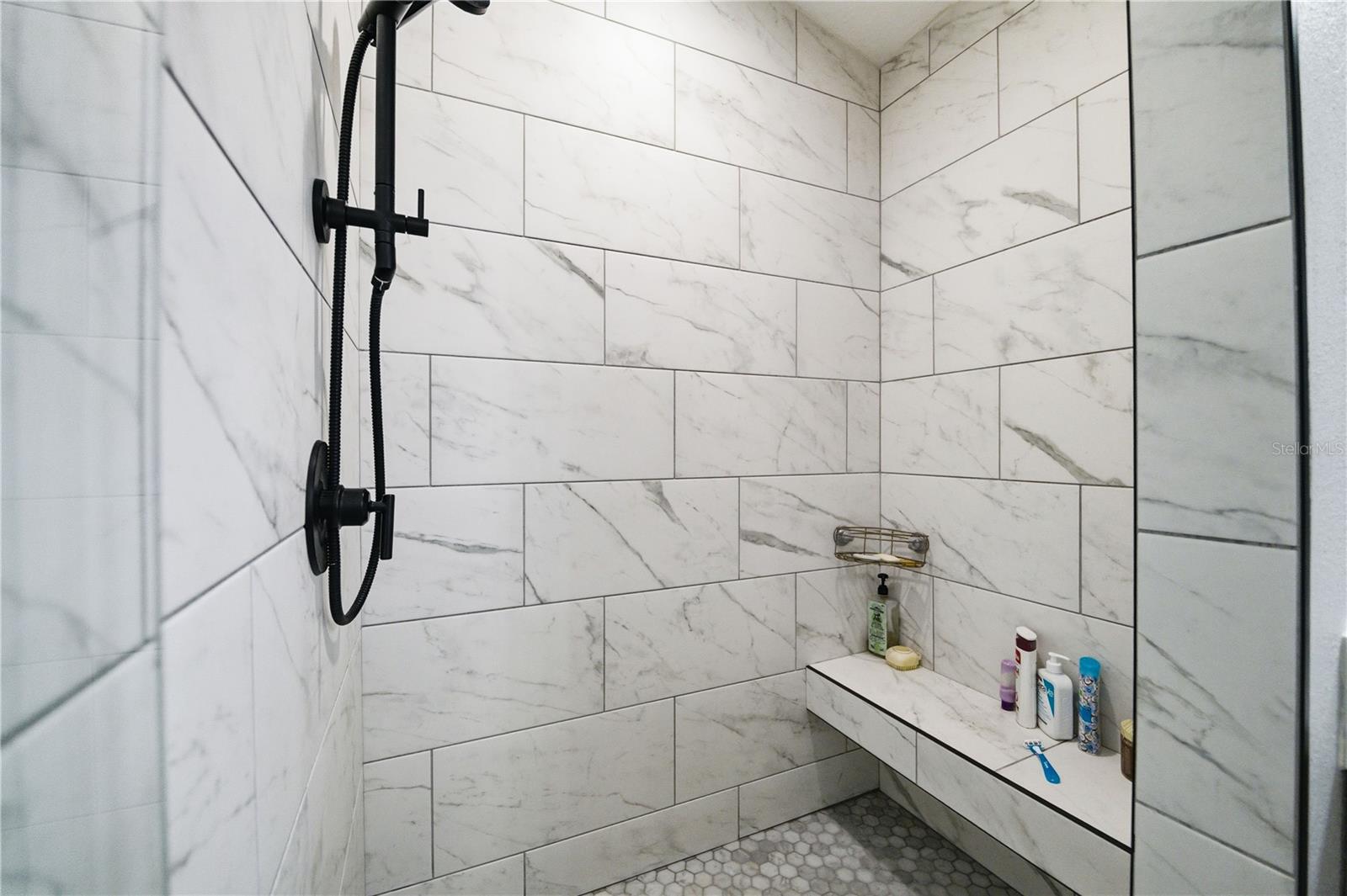 SUMMER LAKES - Residential