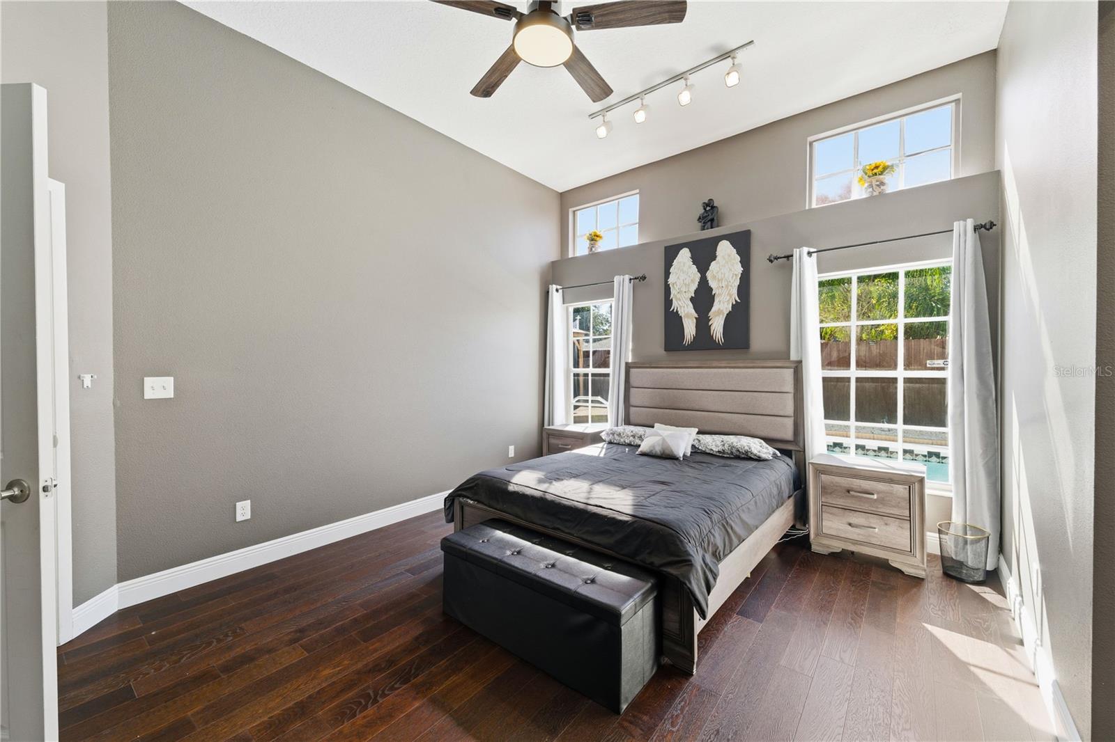 SUMMER LAKES - Residential