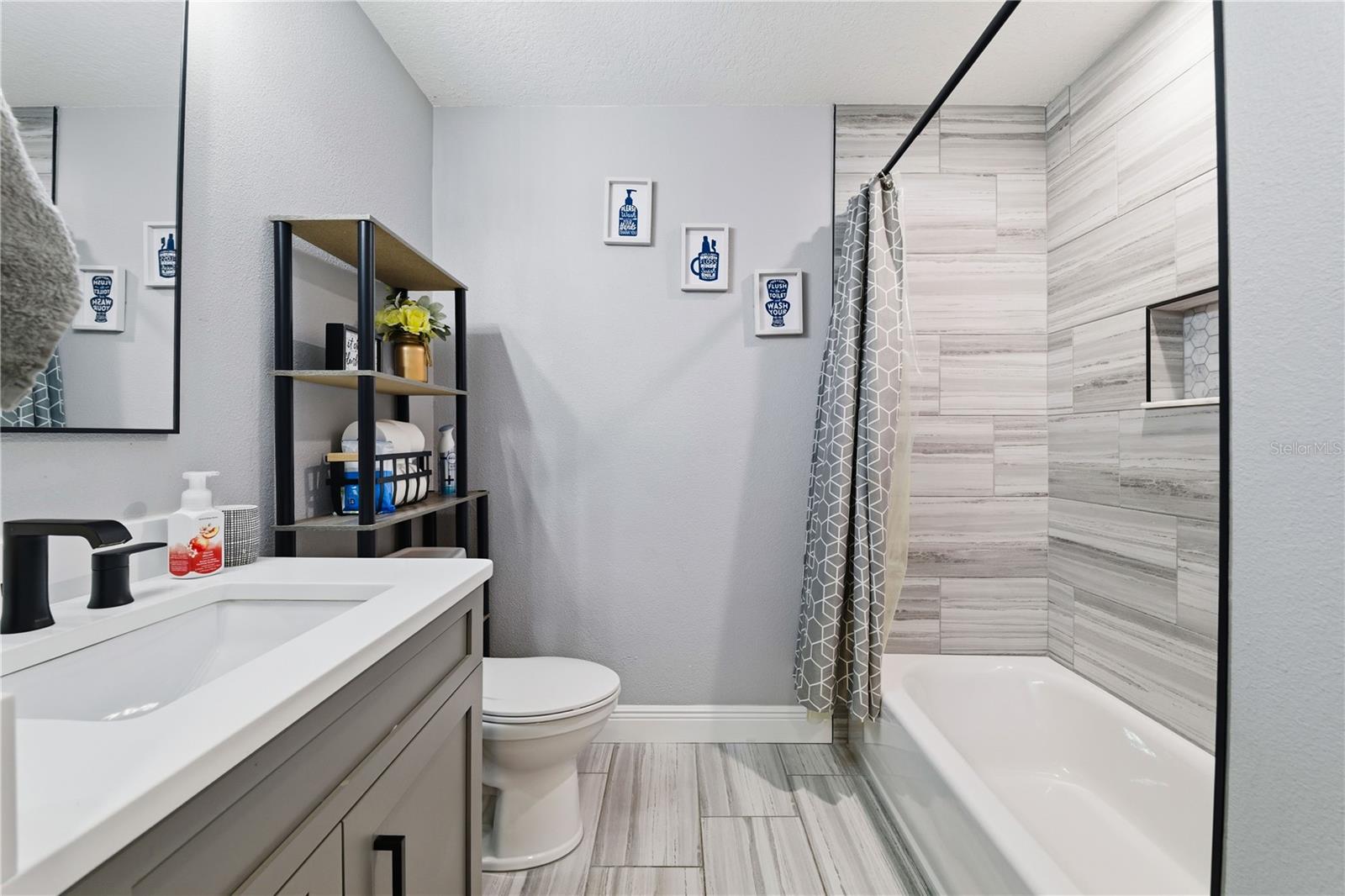 SUMMER LAKES - Residential