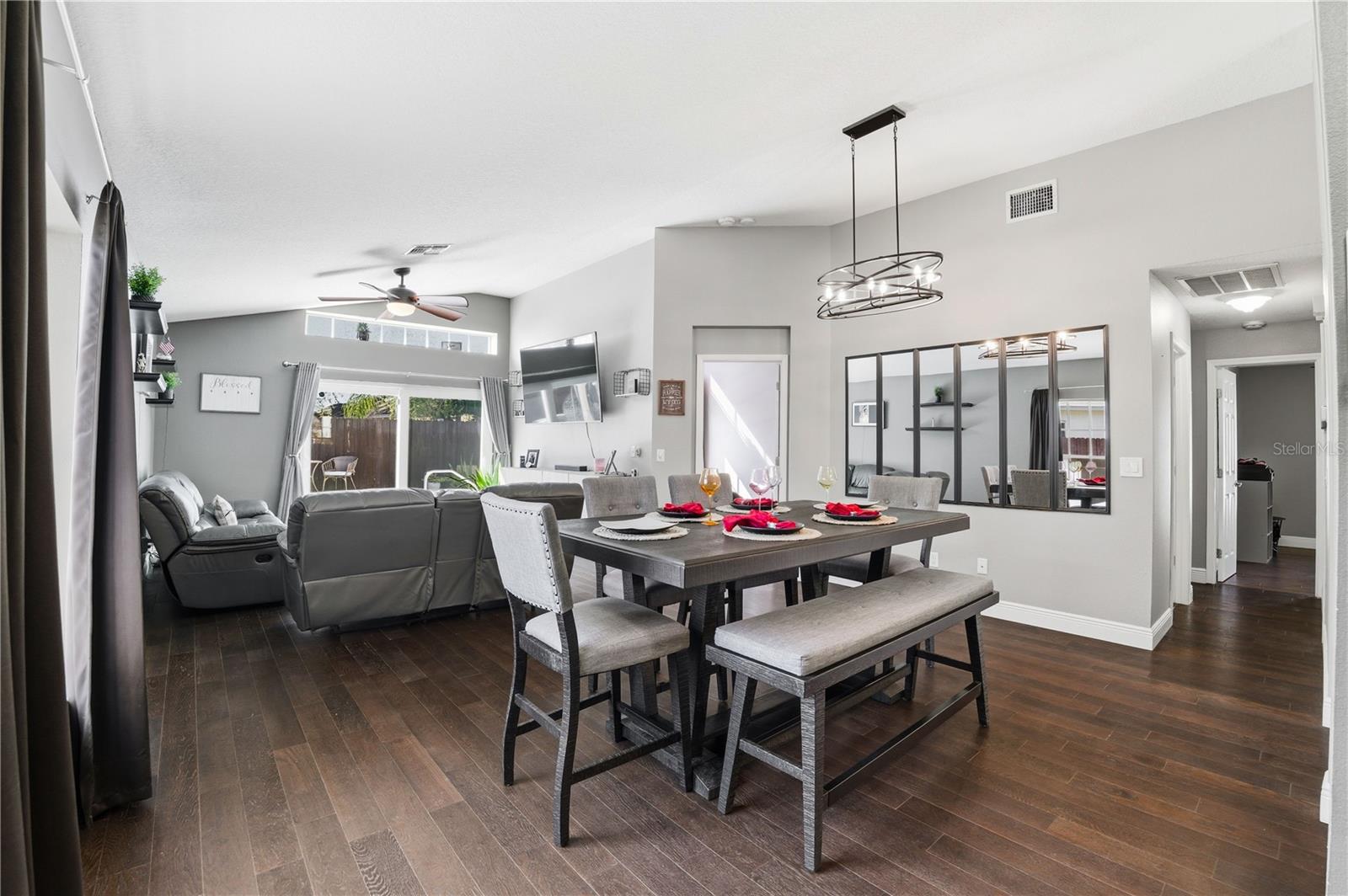 SUMMER LAKES - Residential