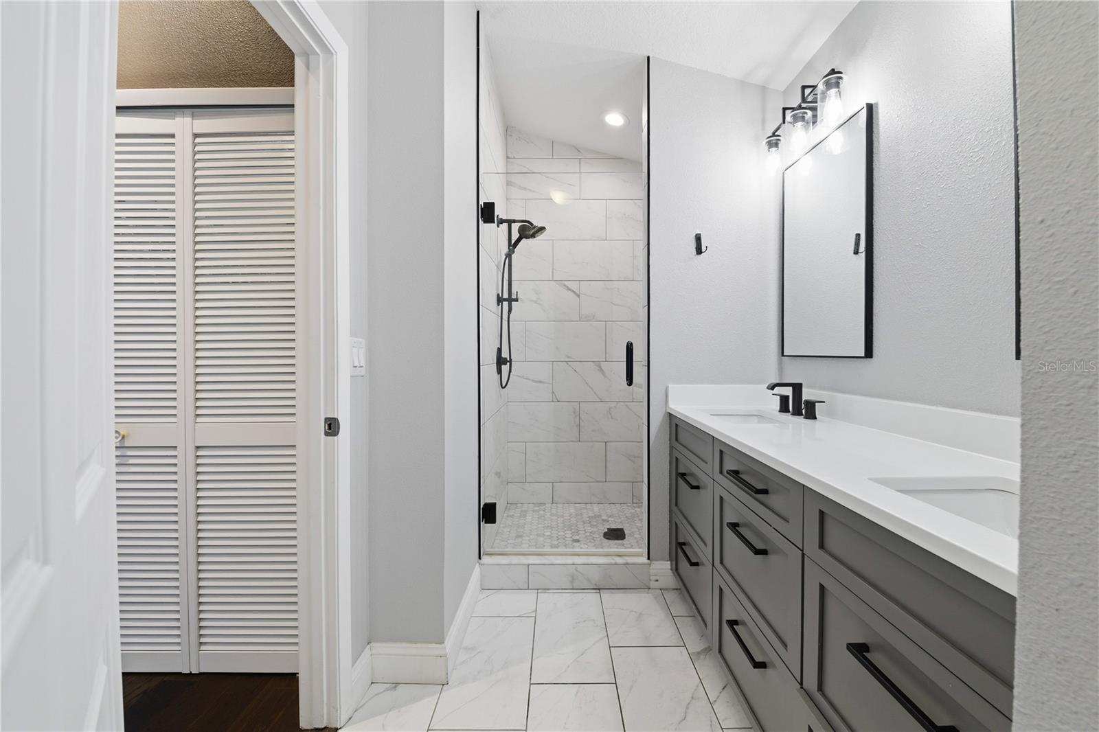 SUMMER LAKES - Residential