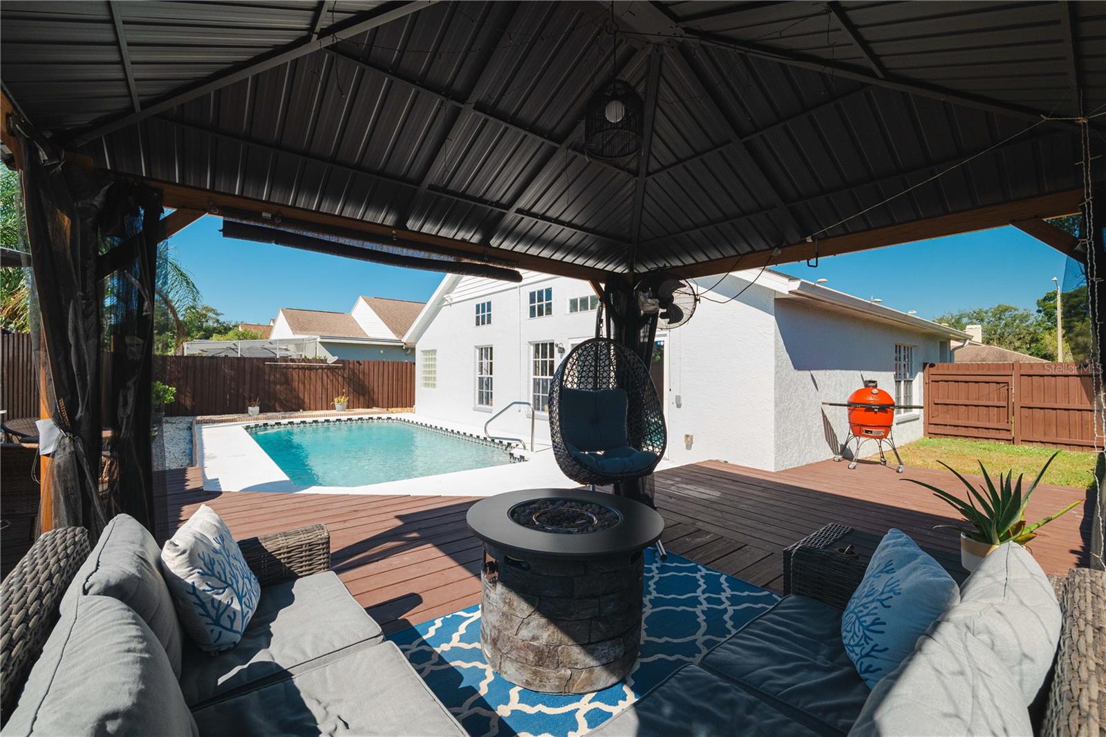 SUMMER LAKES - Residential