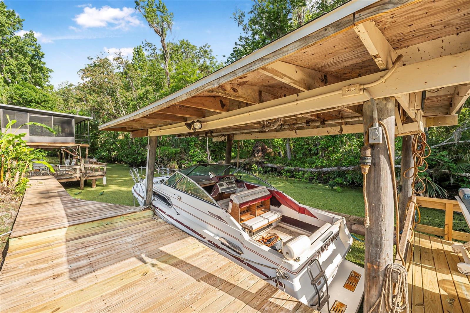 1877 RIVEREDGE DRIVE