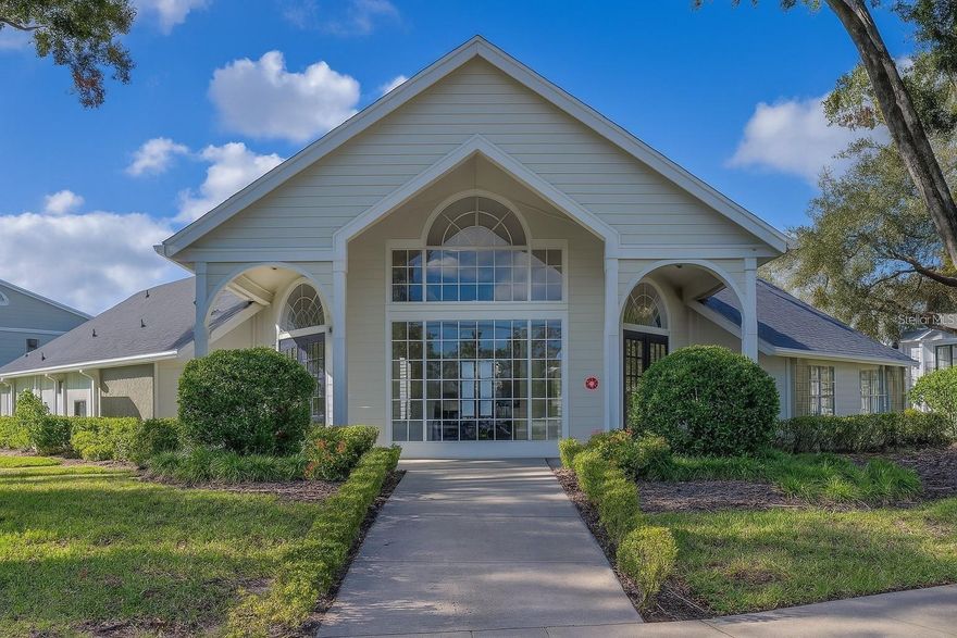 Beautiful corner unit in the Waterford Landing condominium community. This cozy 1/1 has luxury vinyl flooring, inside laundry room with washer dryer, kitchen has range, refrigerator, dishwasher. Bedroom has Walkin closet, and updates bathroom. Freshly painted and new blinds. Conveniently located near UCF and all major shopping and roadways.
Please call for a viewing. Available now.