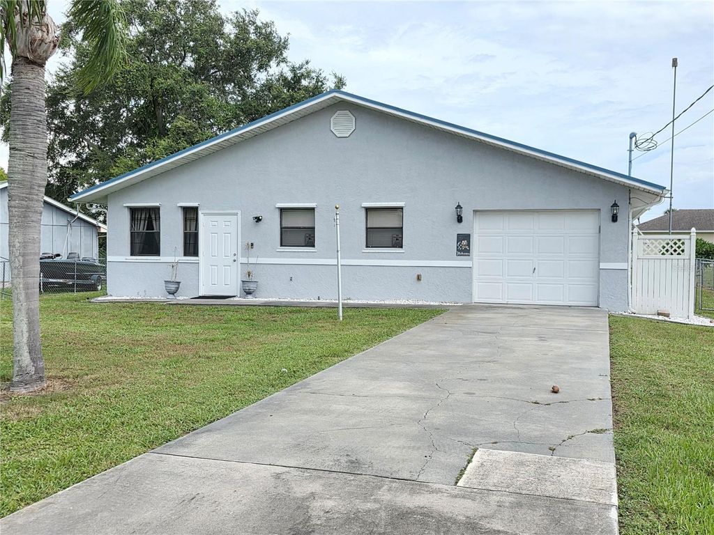 Photo of 1997 Hunter Road, Okeechobee, FL 34974 (MLS # OK225526)