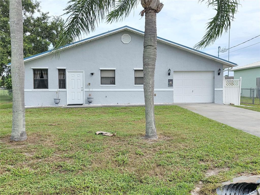 Photo of 1997 Hunter Road, Okeechobee, FL 34974 (MLS # OK225526)