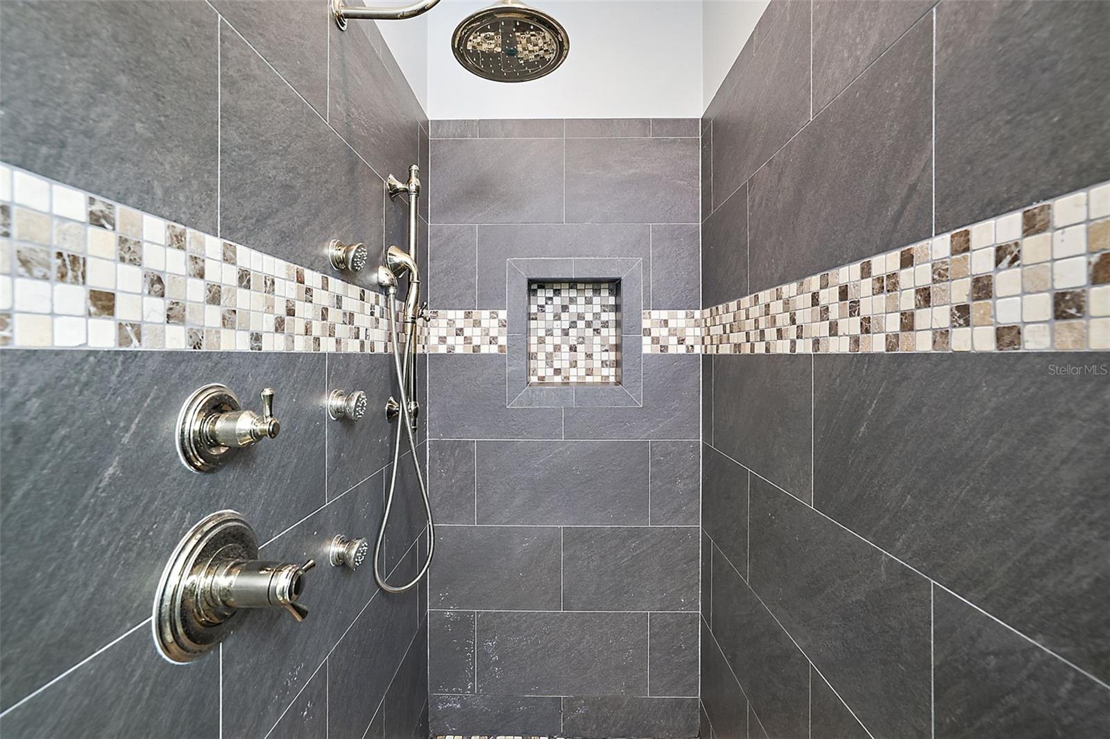 GLENNS COVE ADD 01 - Residential