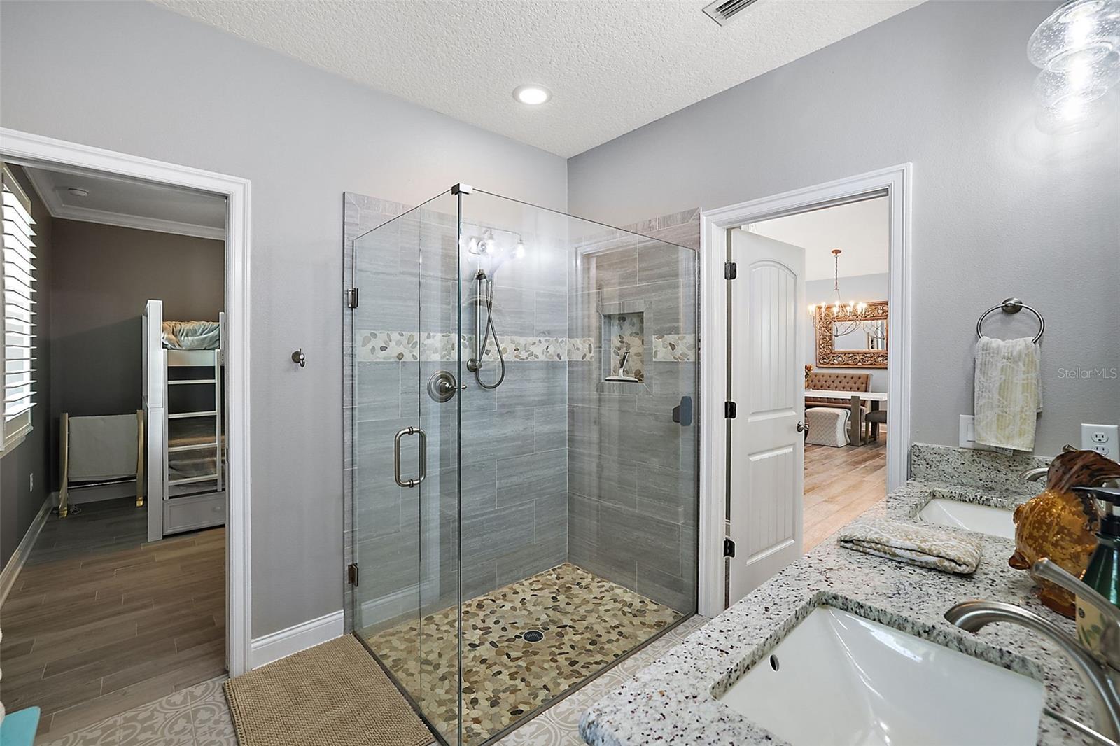 GLENNS COVE ADD 01 - Residential