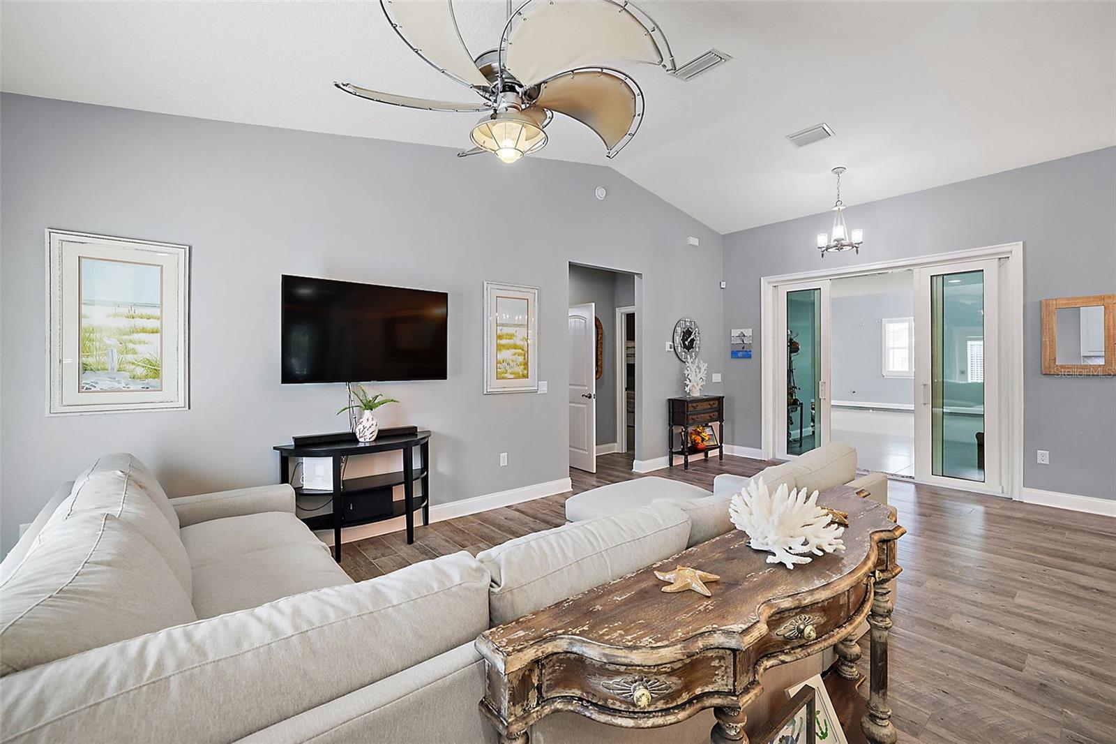 GLENNS COVE ADD 01 - Residential