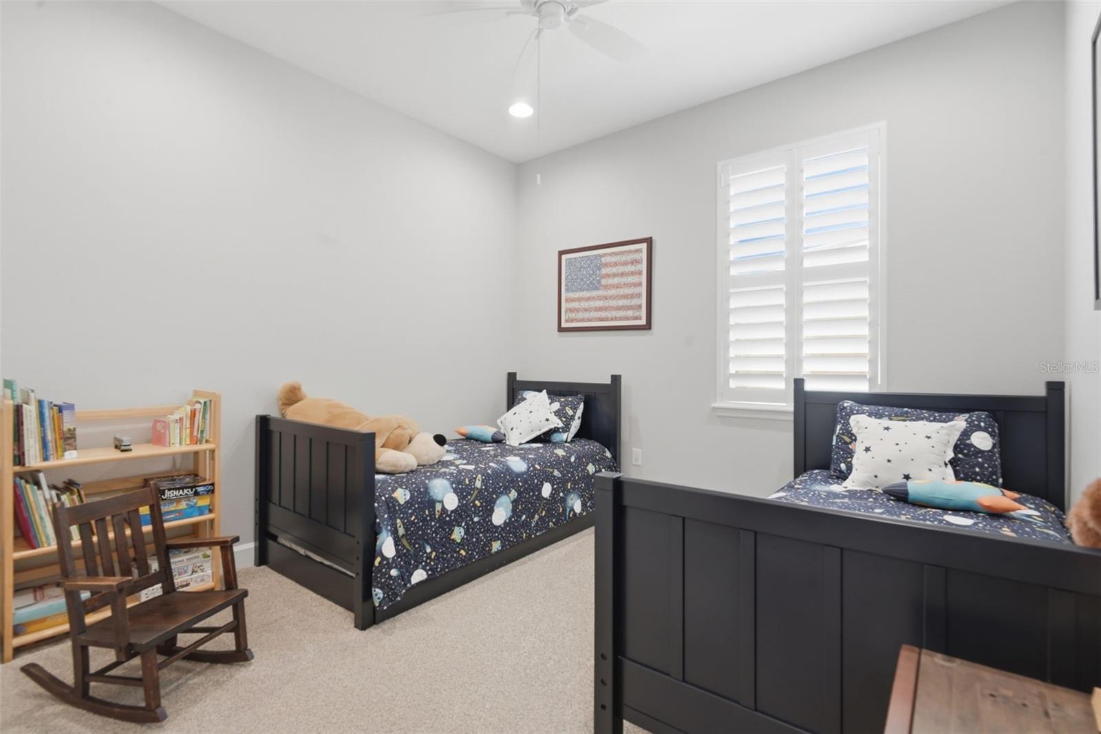 VICTORIA GARDENS MODEL CENTER - Residential