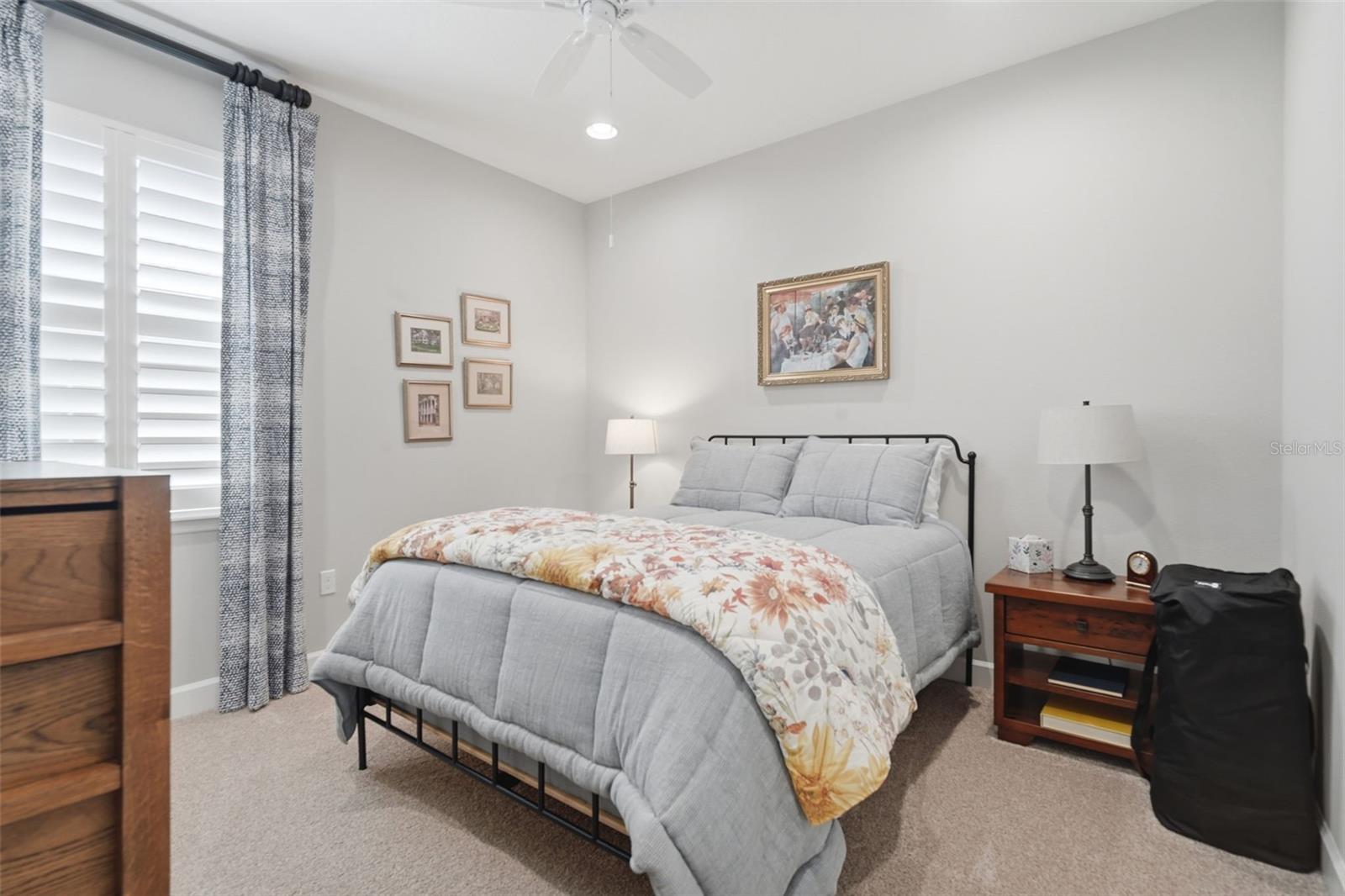 VICTORIA GARDENS MODEL CENTER - Residential