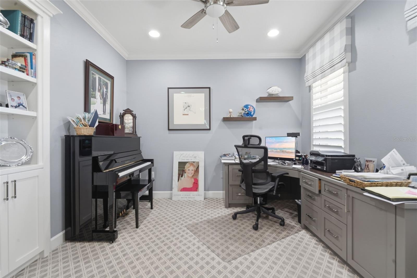 VICTORIA GARDENS MODEL CENTER - Residential