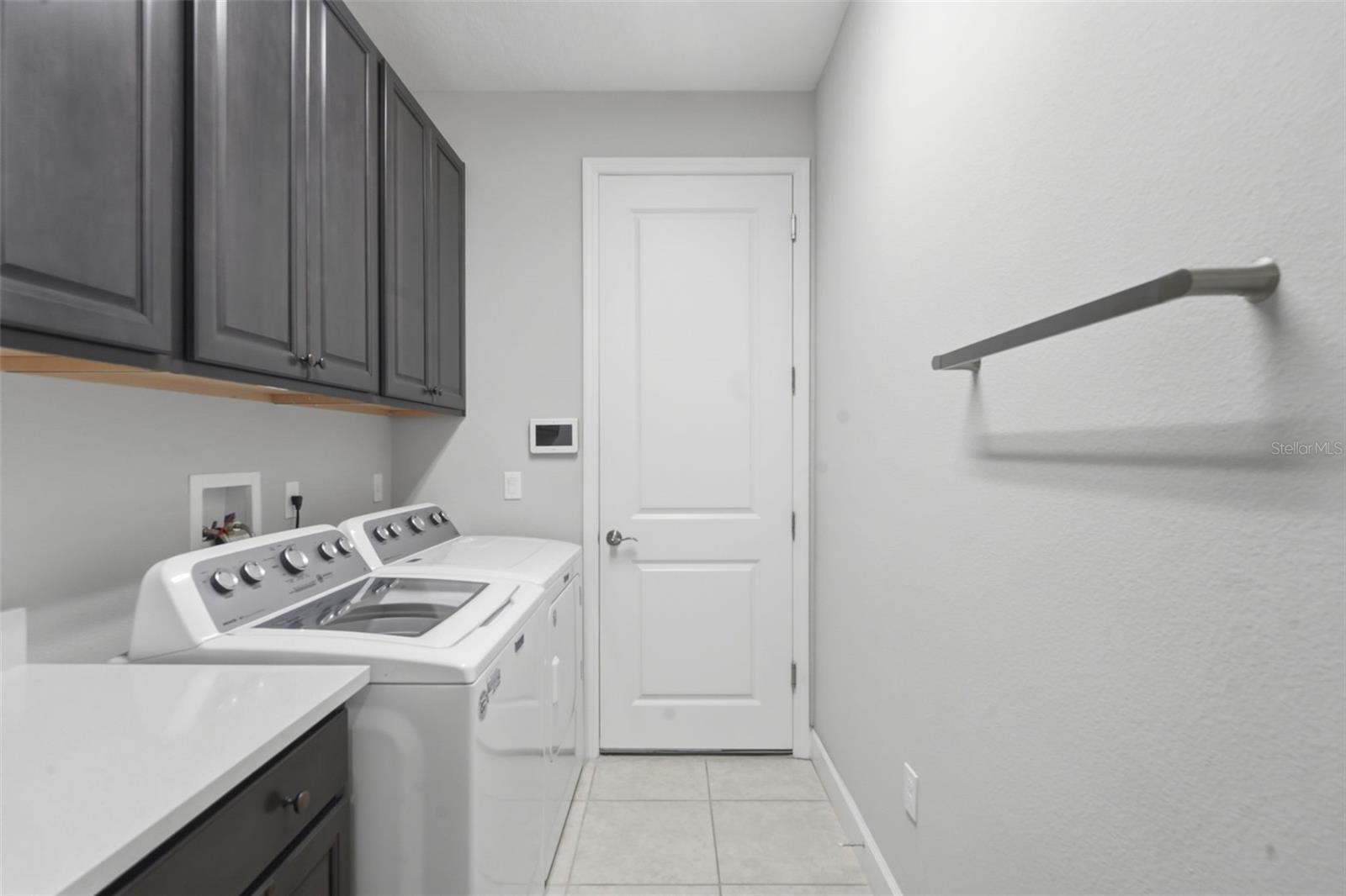 VICTORIA GARDENS MODEL CENTER - Residential