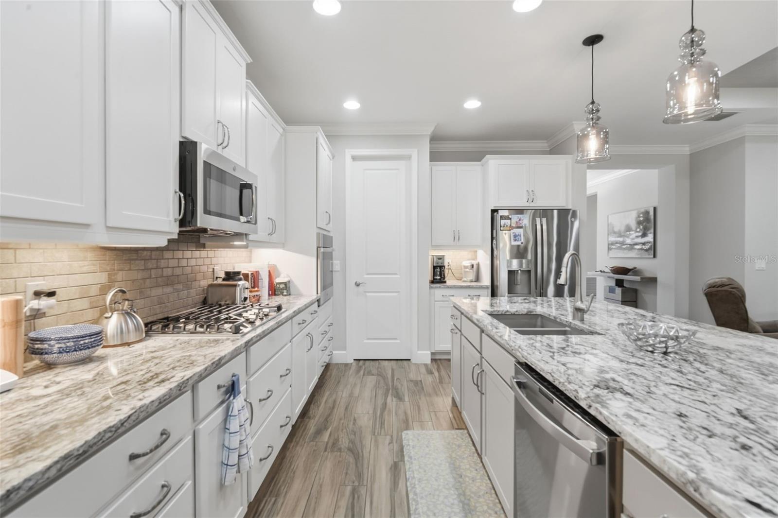 VICTORIA GARDENS MODEL CENTER - Residential