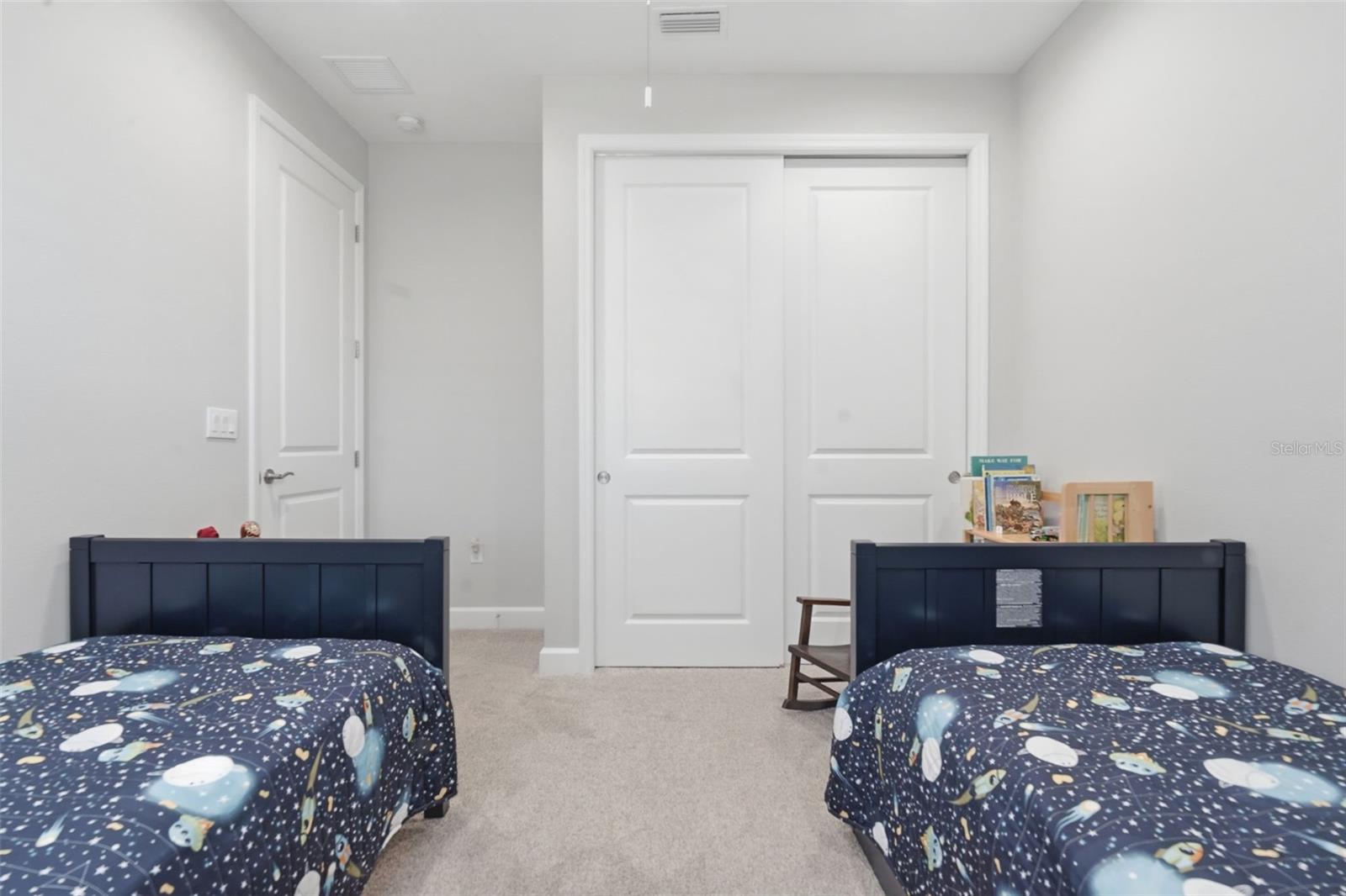 VICTORIA GARDENS MODEL CENTER - Residential