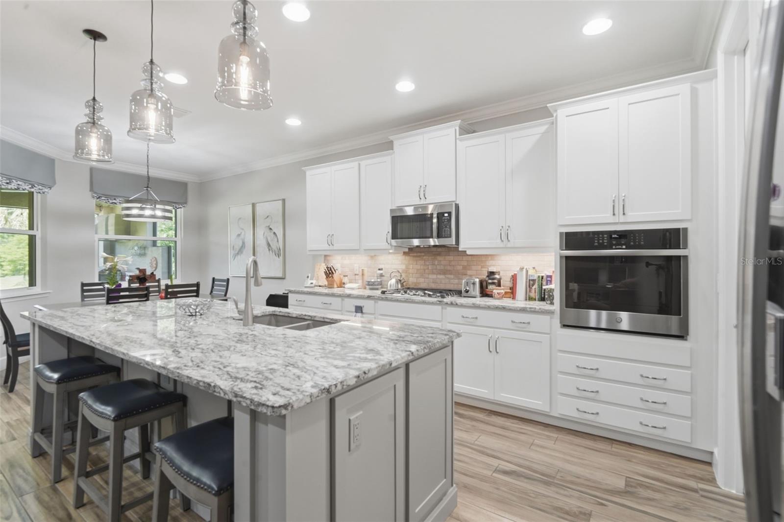 VICTORIA GARDENS MODEL CENTER - Residential