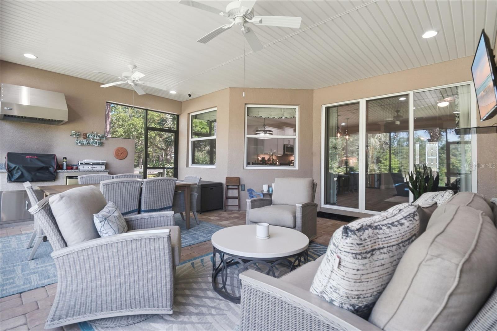 VICTORIA GARDENS MODEL CENTER - Residential