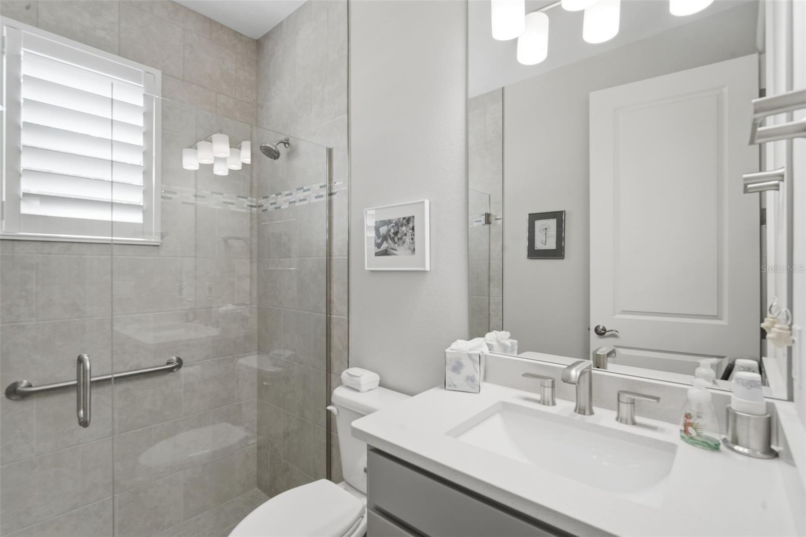 VICTORIA GARDENS MODEL CENTER - Residential