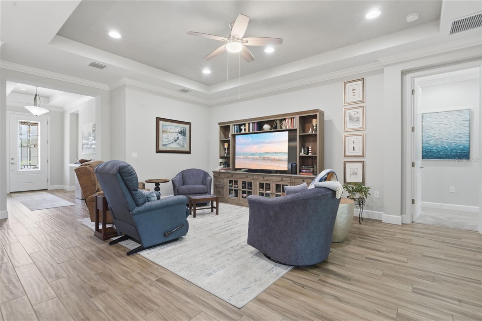 VICTORIA GARDENS MODEL CENTER - Residential