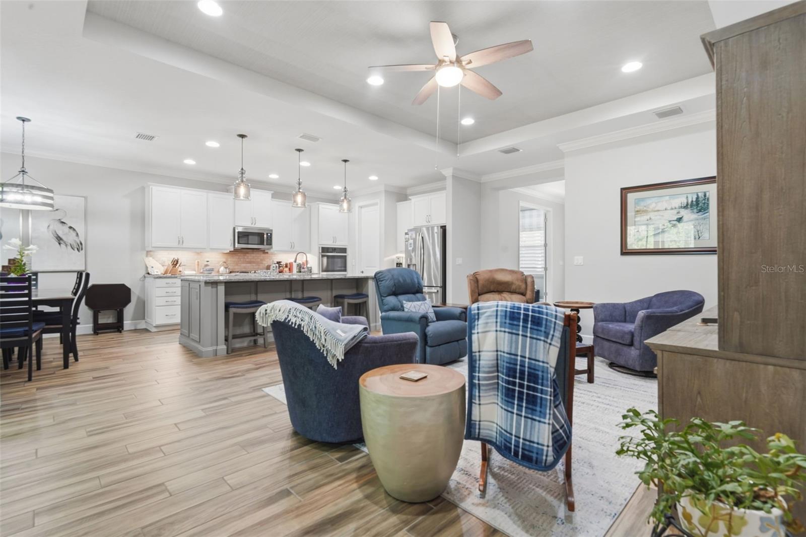 VICTORIA GARDENS MODEL CENTER - Residential